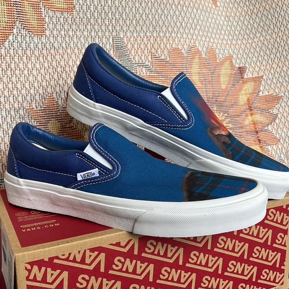 Vans WMNS Classic Slip-0n
Big Reveal Classics Navy/
VN000XG81P4
Sneakers - Picture 8 of 16